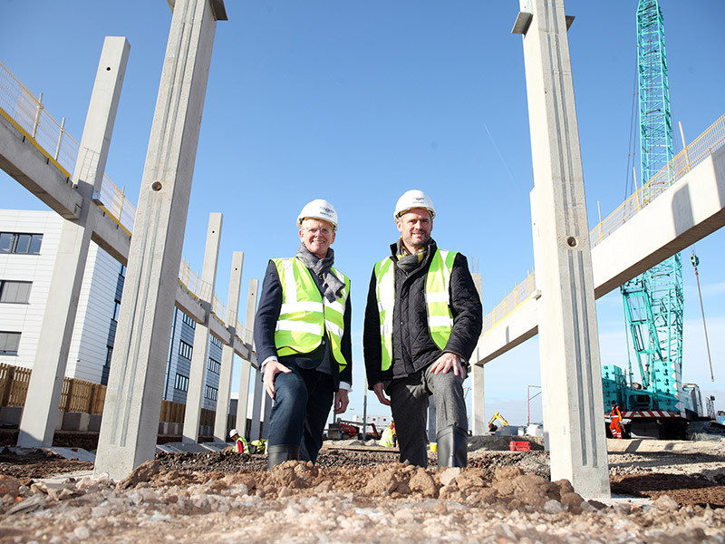 بنتلي تدشّن  كلاً من مركز جودة الإطلاق والمركز التقني الهندسي الجديدين لتعزيز  مكانتها في عالم الاستدامة